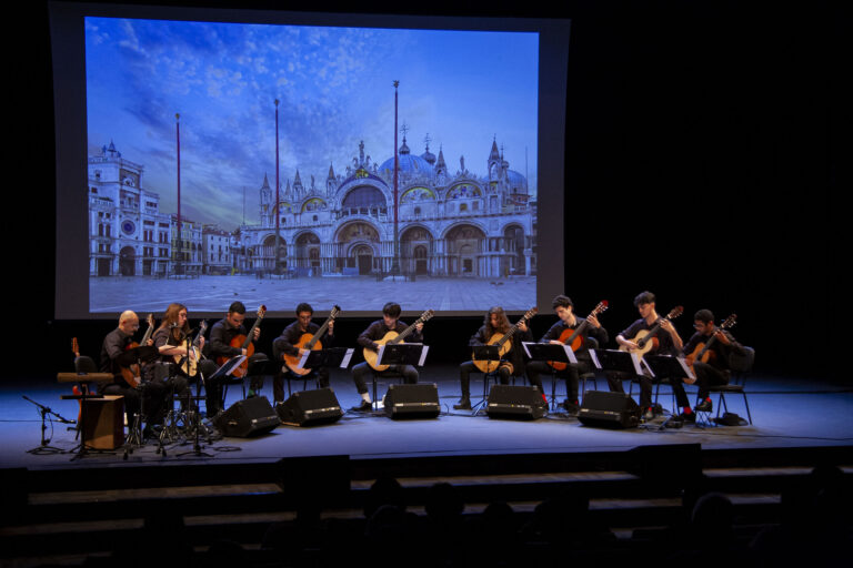 Concerto/Camerata de Violões do Conservatório de Tatuí e Clarice Assad