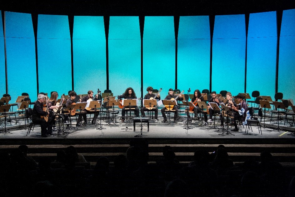 Concerto: Camerata de Violões do Conservatório de Tatuí & Edu Ribeiro Concerto: Camerata de Violões do Conservatório de Tatuí & Edu Ribeiro