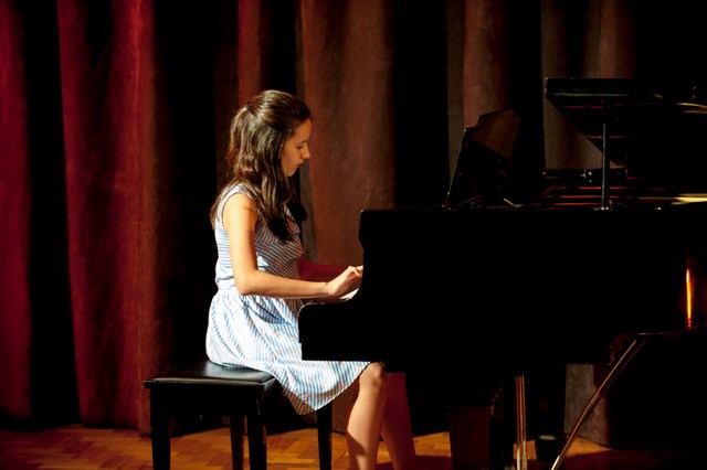 Série Jovens Solistas de Piano Infantojuvenil (PIJ) Série Jovens Solistas de Piano Infantojuvenil (PIJ)