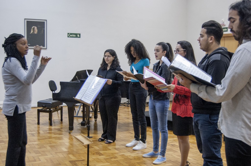 Recital de Coro e Harpa: “A Ceremony of Carols” Recital de Coro e Harpa: “A Ceremony of Carols”