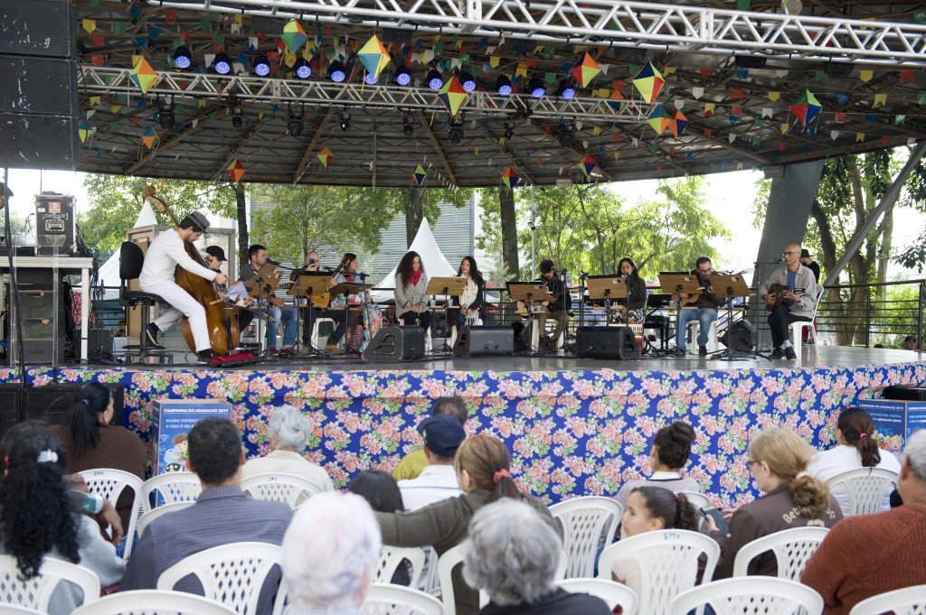Música na Praça: Grupo de Música Raiz do Conservatório de Tatuí Projeto Música na Praça Música na Praça: Grupo de Música Raiz do Conservatório de Tatuí Projeto Música na Praça