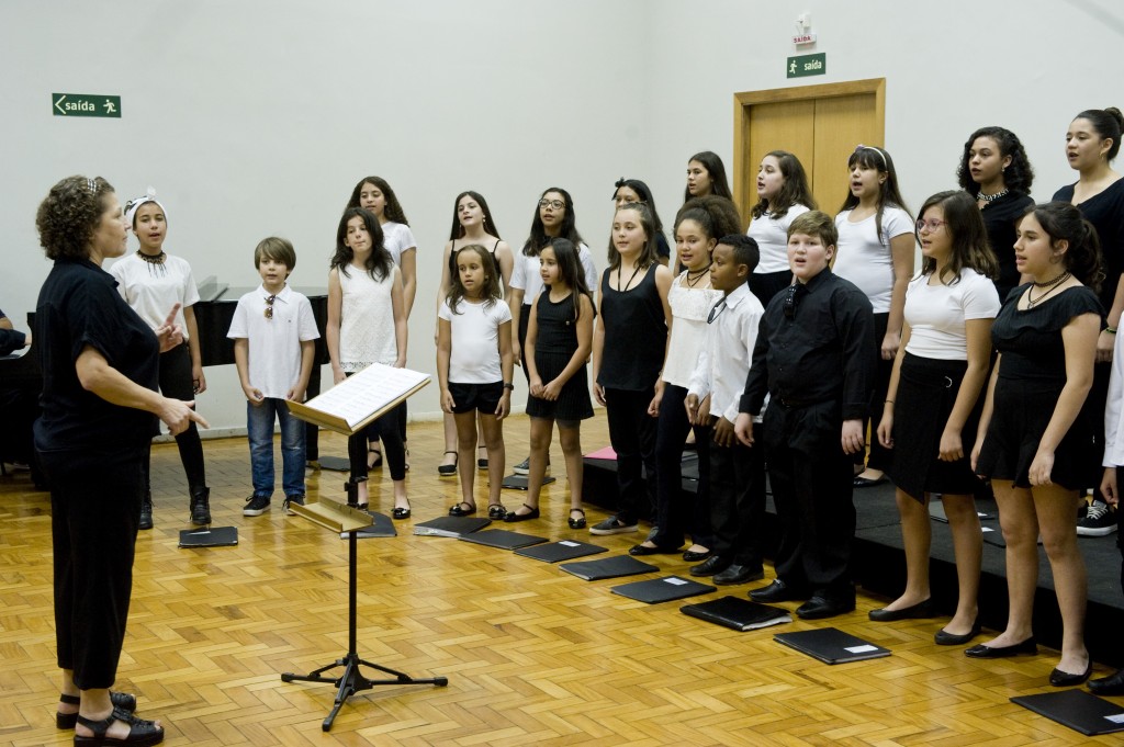 Coro Infantil do Conservatório de Tatuí: “Hits Brasil: de 1960 ao ano 2000” Coro Infantil do Conservatório de Tatuí: “Hits Brasil: de 1960 ao ano 2000”