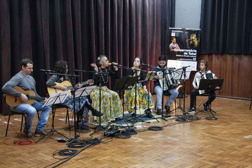 Grupo de Música Raiz Jovem do Conservatório de Tatuí Grupo de Música Raiz Jovem do Conservatório de Tatuí