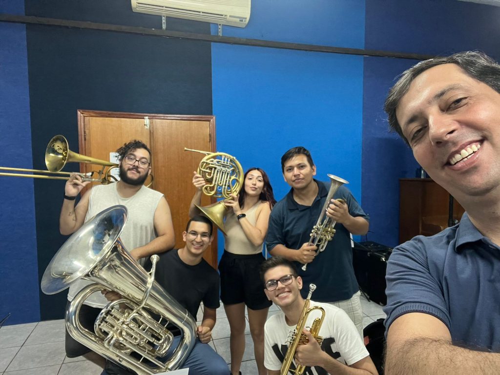 Apresentação: Grupo Laranja Brass Apresentação: Grupo Laranja Brass