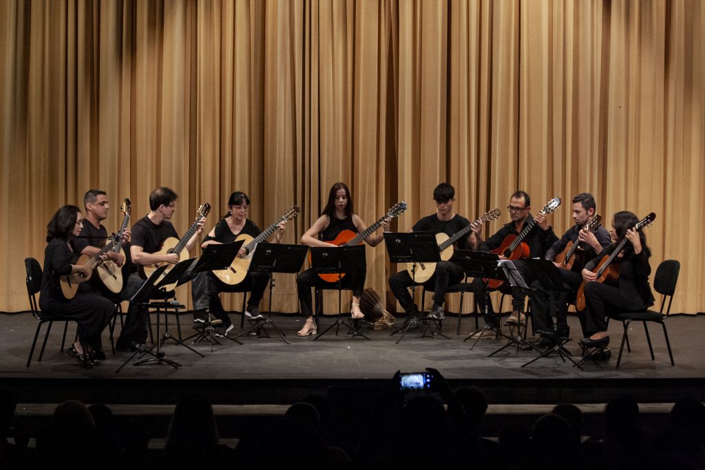 Concerto didático: Camerata Jovem de Violões ‘Corda Toda’ do Conservatório de Tatuí Concerto didático: Camerata Jovem de Violões ‘Corda Toda’ do Conservatório de Tatuí