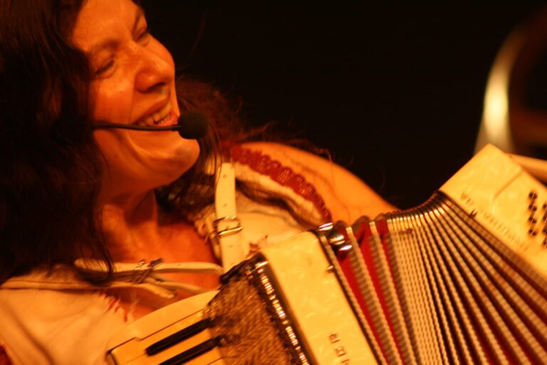 Workshop: ‘Cantos de Trabalho’ com Renata Mattar