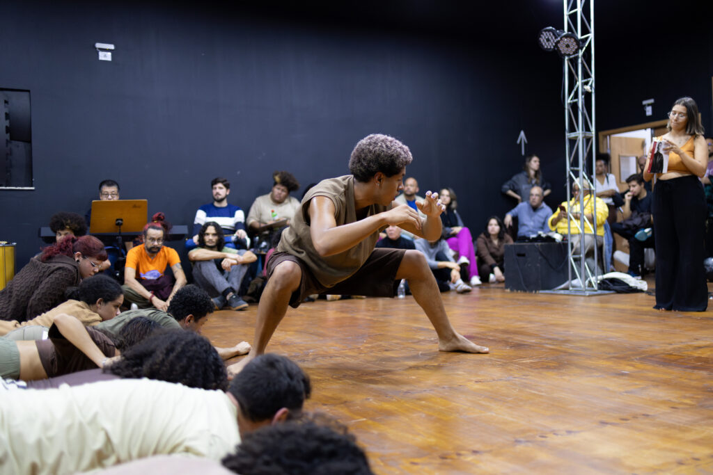 Abertura de Processo/ As Mães em guerras, um estudo de obras de Bertolt Brecht 