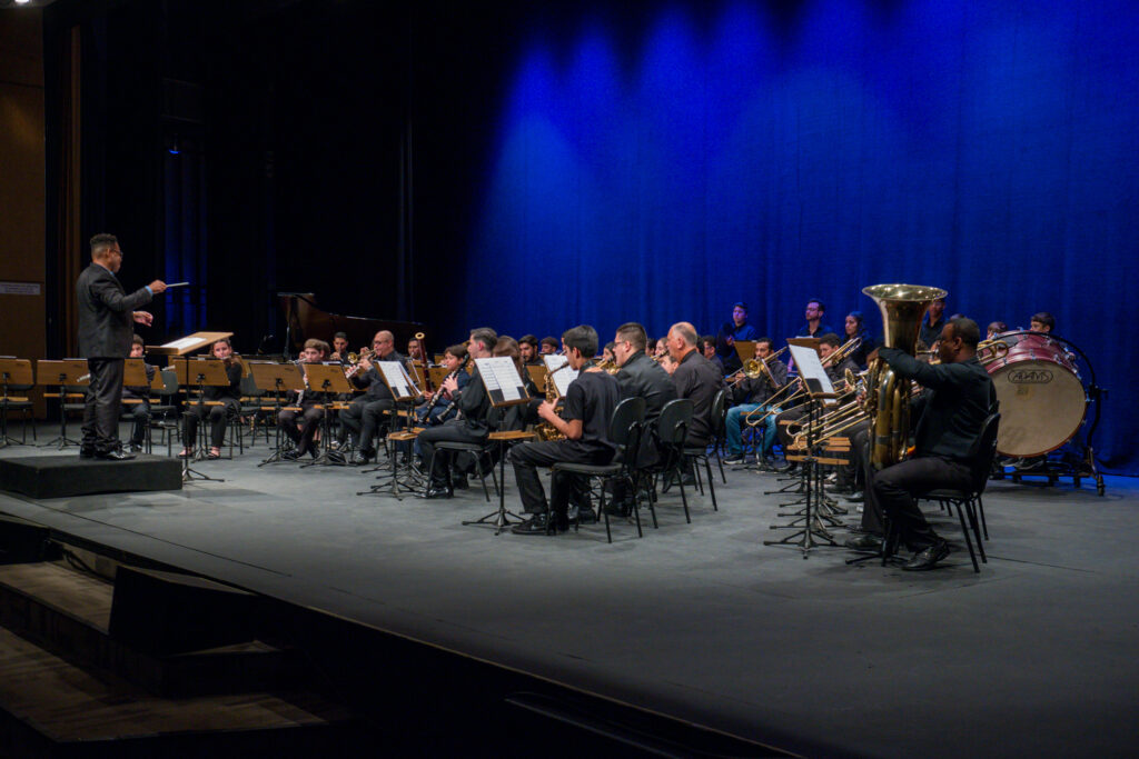 Concerto/Bandas Sinfônicas (Ciclo Inicial e Ciclo Básico) e Orquestra de Cordas A La Corde do Conservatório de Tatuí Concerto/Bandas Sinfônicas (Ciclo Inicial e Ciclo Básico) e Orquestra de Cordas A La Corde do Conservatório de Tatuí