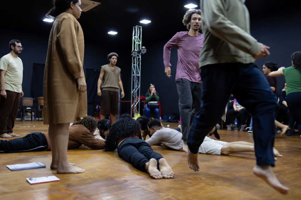 Espetáculo/ As Mães em guerras, um estudo de obras de Bertolt Brecht Espetáculo/ As Mães em guerras, um estudo de obras de Bertolt Brecht