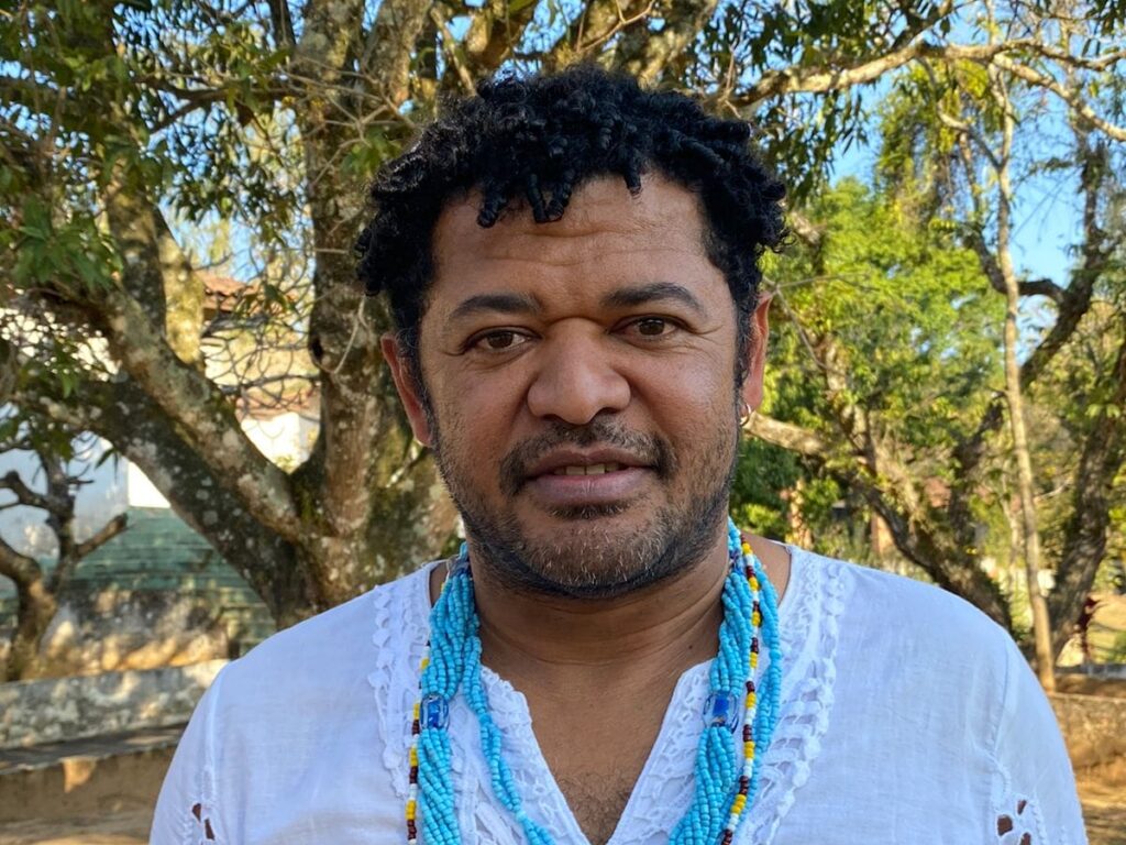 Master Class/um passeio pelas danças e sonoridades de tradições brasileira, brincadeiras ecelebrações cantadas