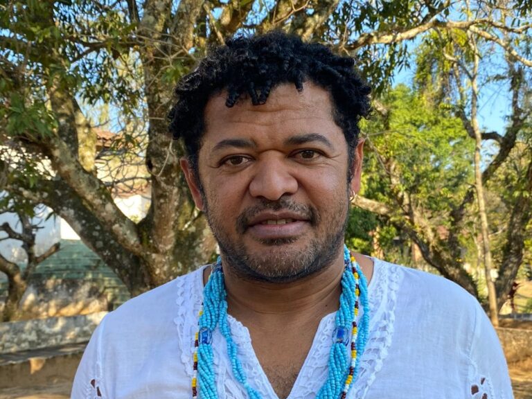 Master Class/um passeio pelas danças e sonoridades de tradições brasileira, brincadeiras ecelebrações cantadas