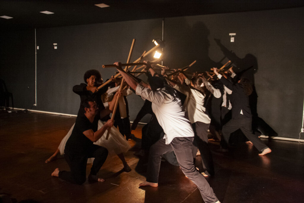 Mostra de Processos/As Mães em guerras, um estudo de obras de Bertolt Brecht Mostra de Processos/As Mães em guerras, um estudo de obras de Bertolt Brecht