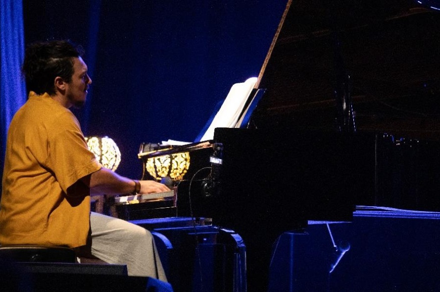 Show/Oscar Aldama & Grupo