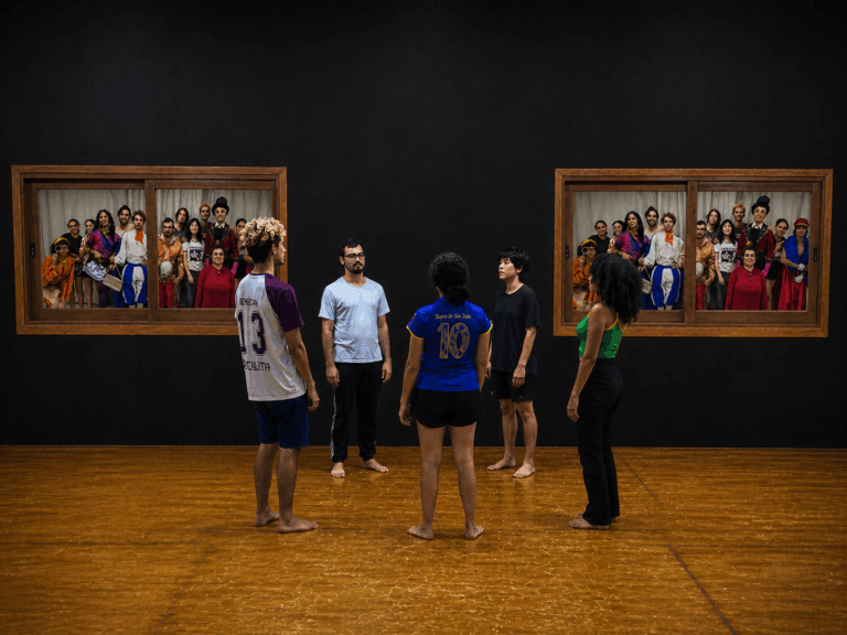 Mostra Interna de Artes Cênicas – Abertura de Processo/Composição nº 01 – Máquinas de Repetir Silêncios